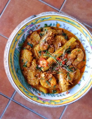 Udang Masak Nanas (Prawn and Pineapple Curry)